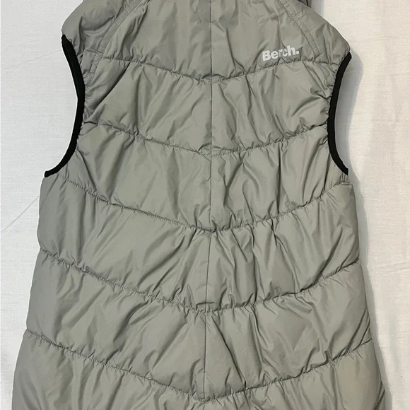 NWOT Bench Womens Gray Puffer Vest Size L Hidden Hood Winter Warm Cabincore - Picture 3 of 6